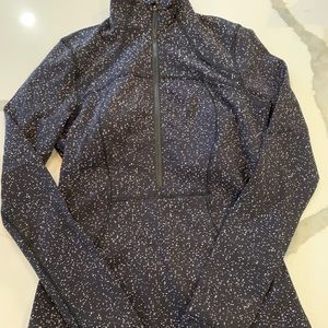 Lululemon 1/2 zip in black and white
